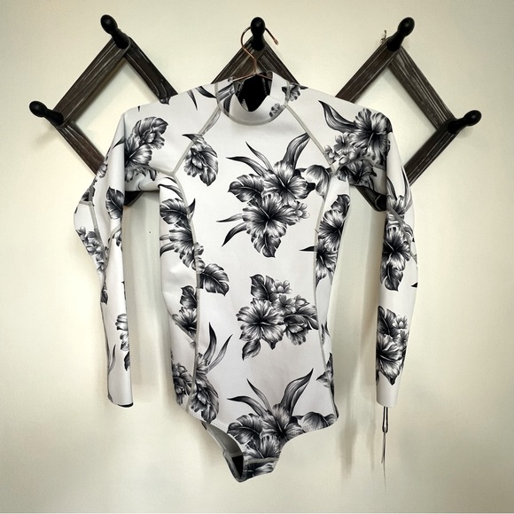Amuse Society One Piece Surf Swim Suit - Picture 1 of 15